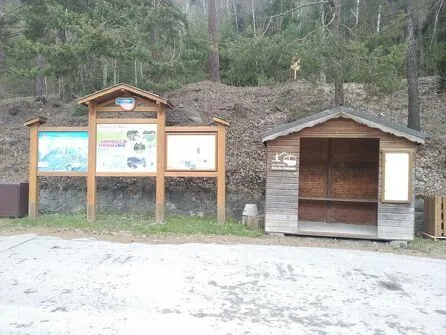 Bushalte nr. 421: Vertrekhal La Norma