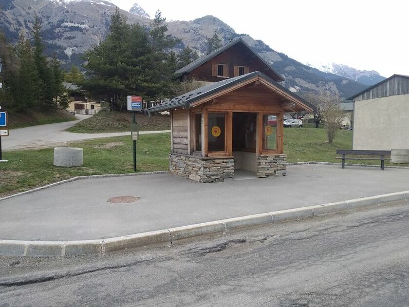 © Arrêt de bus - C. Mougel - CCHMV