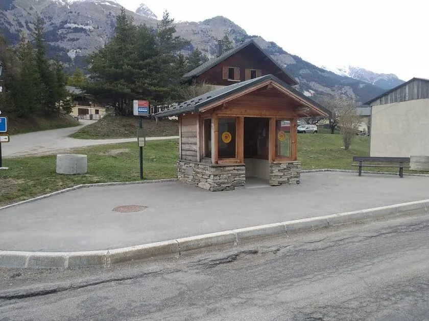 © Arrêt de bus - C. Mougel - CCHMV