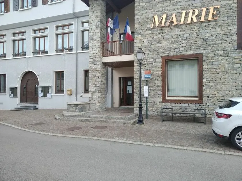 © Arrêt de bus - C. Mougel  - CCHMV