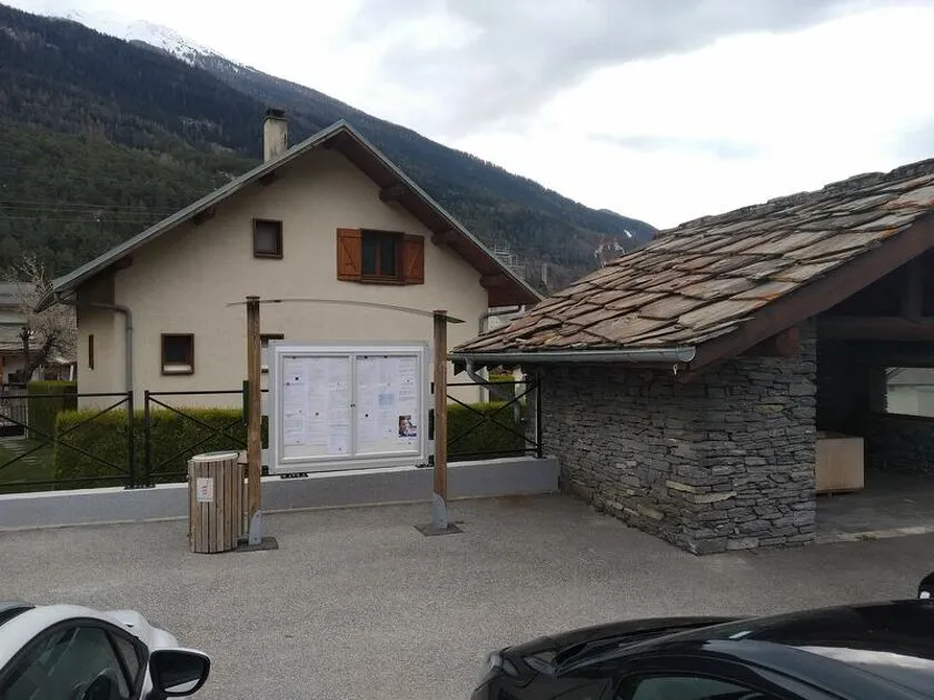 Bushalte N°411 : Centrum - C. Mougel - CCHMV