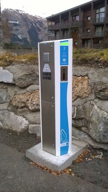 Borne de recharge pour véhicules électriques