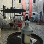 Binnenplaats van de bar-snack La Gamelle du Soldat - Mairie Avrieux