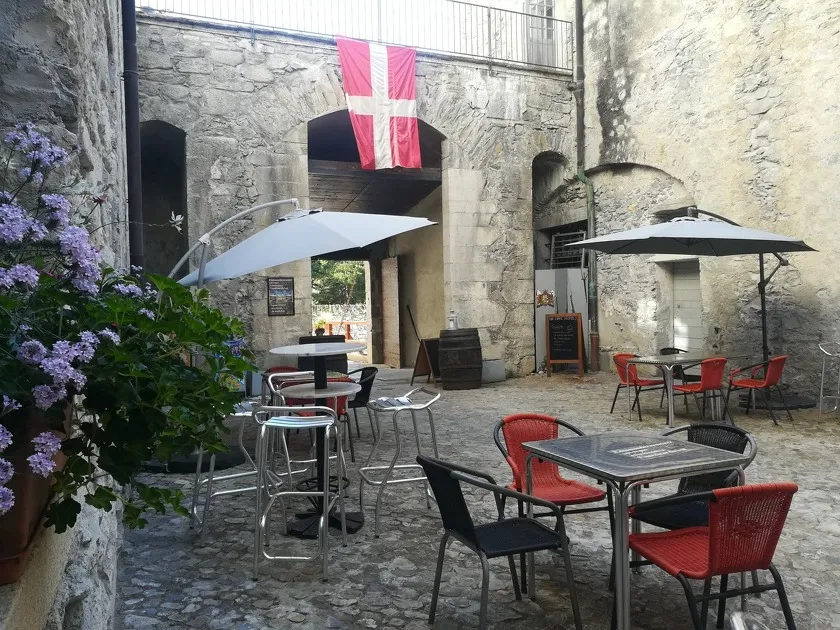 Binnenterras van de bar-snack La Gamelle du Soldat - Mairie Avrieux