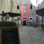 Binnenplaats van de bar-snack La Gamelle du Soldat - Mairie Avrieux