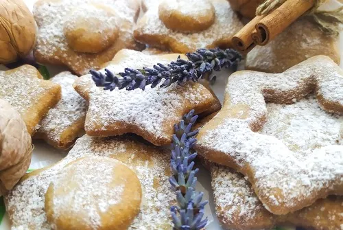 Storytelling and Christmas snacks