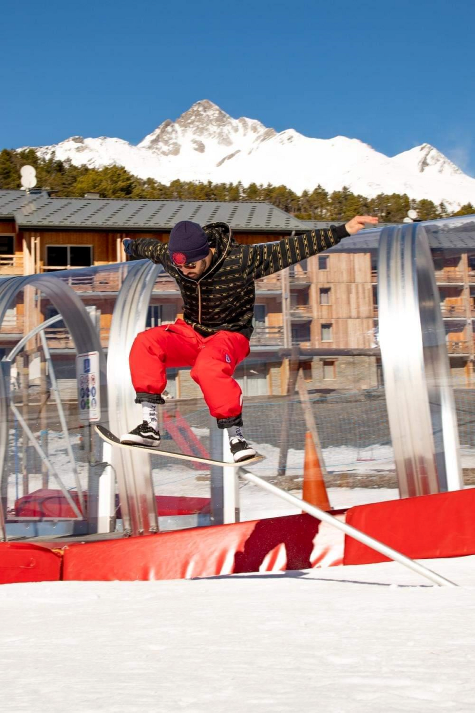 © SnowSkate - Yannick Bellisand