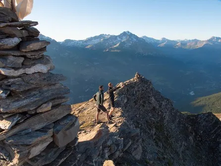 Hiking to the tip of La Norma