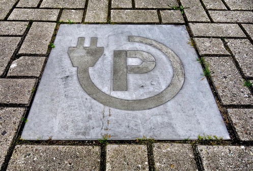 Electric vehicle charging station