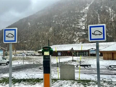 Borne de recharge pour véhicule électrique