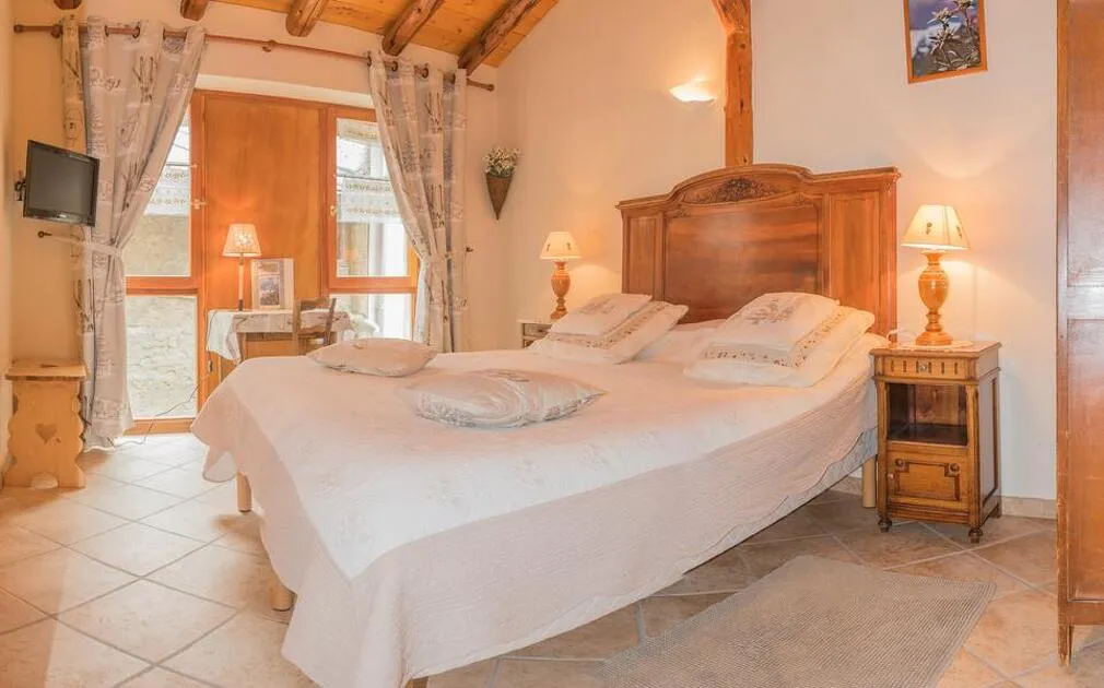 © Chambre d'hôtes La Grande à Avrieux - Munari Nathalie