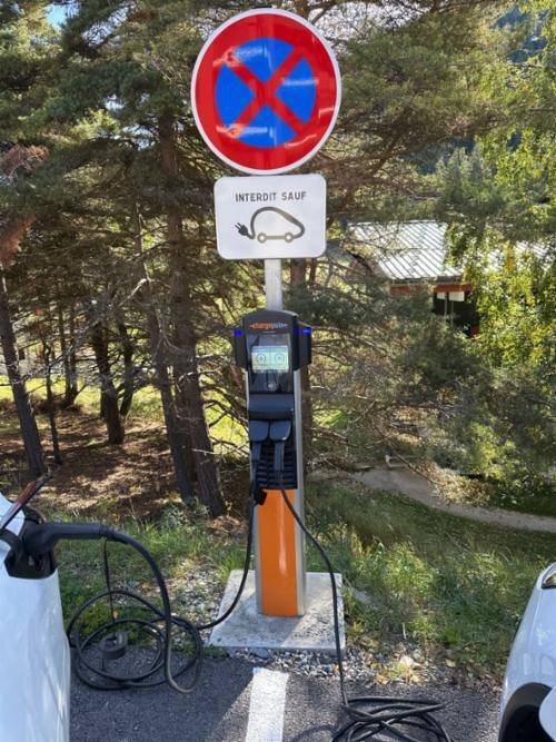 Borne de recharge pour véhicule électrique